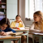revolta la scoala din cotu vaii parintii nemultumiti de comasarea claselor a vii a si a viii a iata ce spune directorul unitatii de invatamant 68bf9d128c115