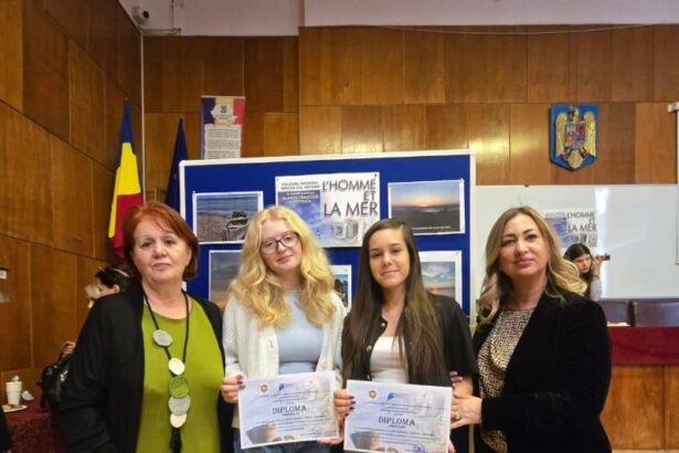 sara yael ionescu si stefania anamaria sescioreanu de la liceul ovdius din constanta premiate la concursul judetean intitulat lhomme et la mer 68d6348711d6b
