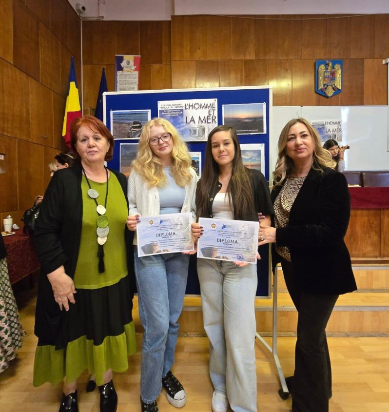 sara yael ionescu si stefania anamaria sescioreanu de la liceul ovdius din constanta premiate la concursul judetean intitulat lhomme et la mer 68d6348711d6b