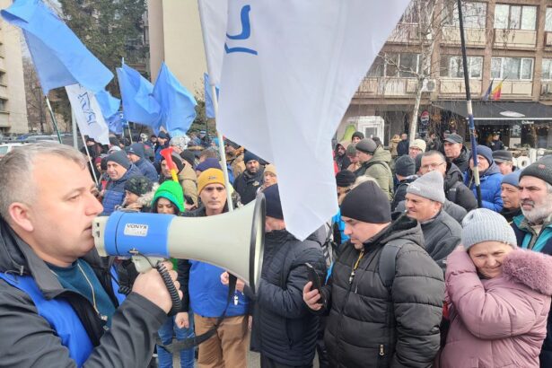 sindicalistii damen mangalia in strada situatia este disperata oamenii pleaca unul cate unul orasul este trist 68d39bd2947d0