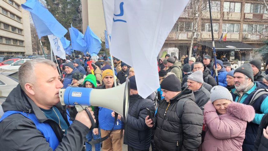 sindicalistii damen mangalia in strada situatia este disperata oamenii pleaca unul cate unul orasul este trist 68d39bd2947d0