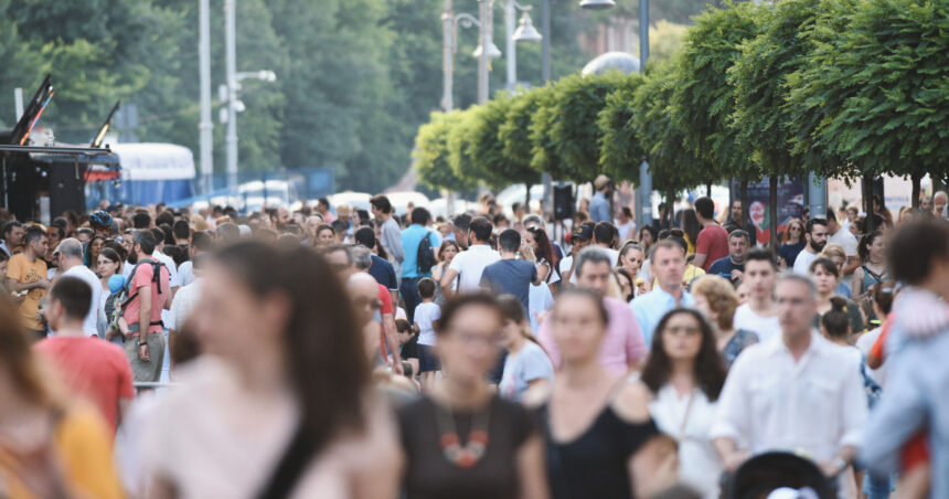 sondaj curs 70 dintre romani cred ca tara merge intr o directie gresita aur depaseste psd si pnl in intentiile de vot 68cffd9d21ef6