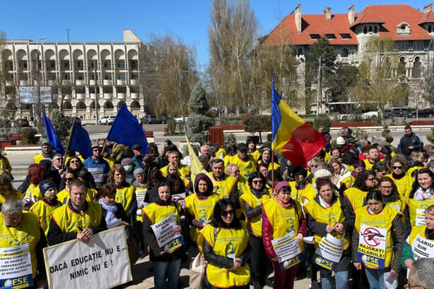 studentii se alatura protestului profesorilor din 8 septembrie banii alocati pentru educatie sunt o investitie nu o cheltuiala 68b6c6f84695c