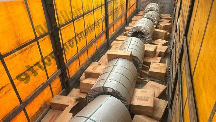 tigari in valoare de jumatate de milion de lei descoperite de politistii de frontiera ascunse intr un camion 68bea35bee1ea