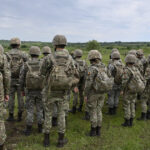 trei romani din patru au o parere buna despre introducerea stagiului militar pe baza de voluntariat sondaj 68ca947552dee
