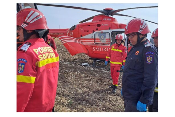 un avion s a prabusit langa o unitate militara doua persoane preluate de echipajele medicale 68d80bccf262b