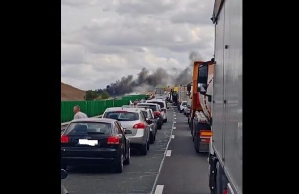 un camion incarcat cu granule de plastic a luat foc pe autostrada a2 circulatia rutiera a fost deviata 68d688c8441cd