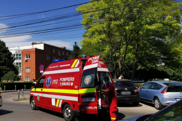 un pieton a fost lovit de un autoturism in zona doraly din constanta 68bfc3bd681de