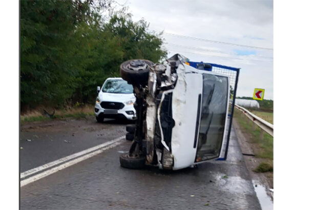 video accident rutier la intrare in viisoara dinspre cobadin un autovehicul s a rasturnat 68da761e8fa27