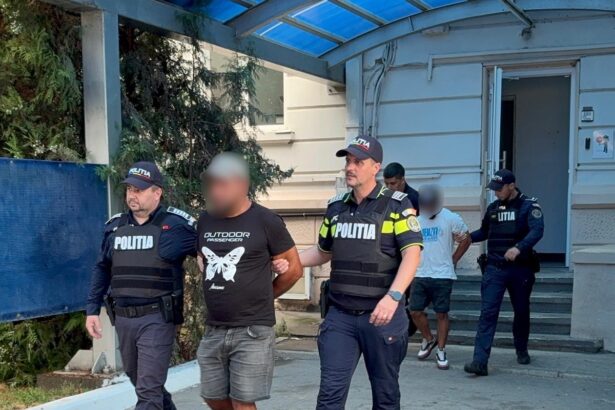 video bataie generala la lumina in prezenta unui minor doi suspecti incatusati de politistii din constanta 68c436ccaf5f8