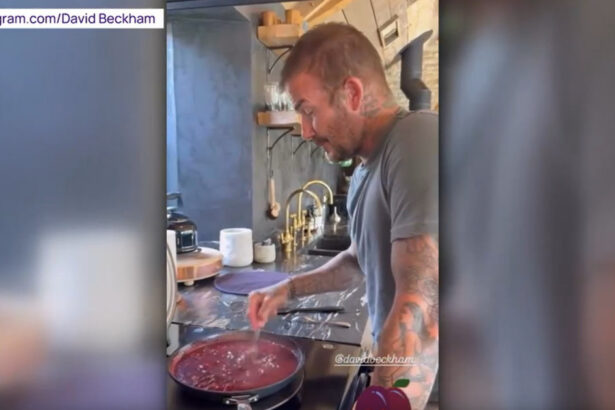 video david beckham s a filmat in timp ce face gem de prune sunt din gradina noastra 68d1b130d51a4