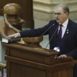 video declaratii conspirationiste si cu tenta rasista in parlament senator aur ue incurajeaza imigratia si metisarea rasiala 68c002a539bc9