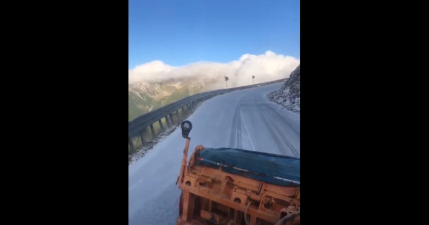 video drumarii au inchis transalpina din cauza ninsorii zonele in care intervin utilaje de deszapezire 68db951d34b38