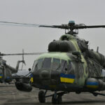 video momentul in care echipajul ucrainean al unui elicopter mi 8 doboara o drona rusa shahed 136 cu ajutorul mitralierei de la bord 68c3c83dd08b6