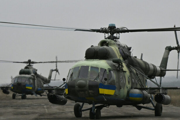 video momentul in care echipajul ucrainean al unui elicopter mi 8 doboara o drona rusa shahed 136 cu ajutorul mitralierei de la bord 68c3c83dd08b6