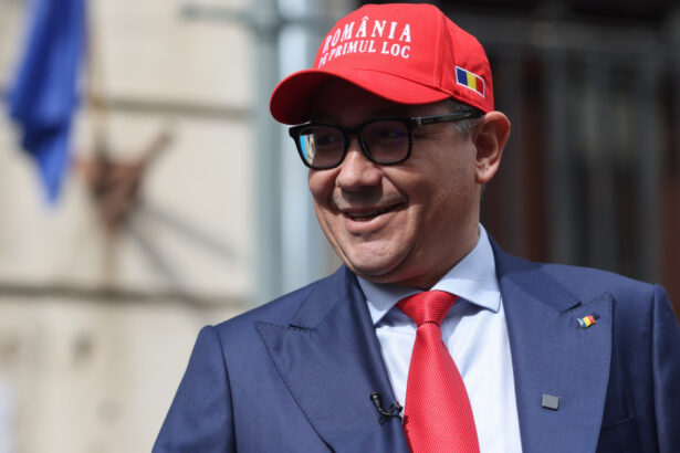 video ponta a fost pacalit de doi comedianti rusi care s au dat drept porosenko ce le a spus despre georgescu si zelenski 68d7a677d99cb