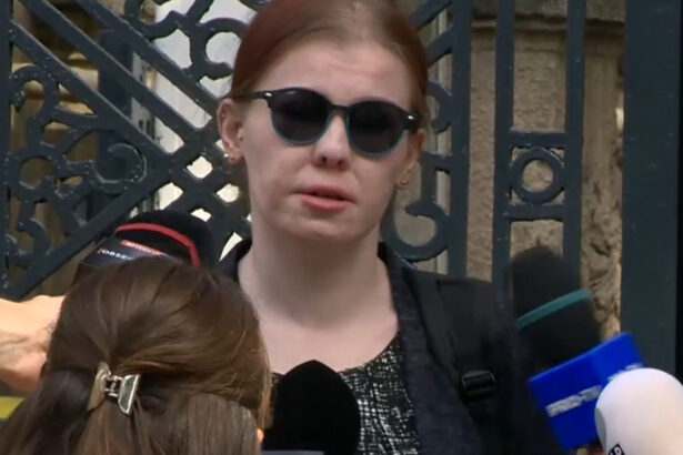 video prima declaratie a femeii prinse cu 6 cutite la intrarea in parlament erau obiecte vechi din perioada sovietica le aveam in portfard 68c41228a65e8