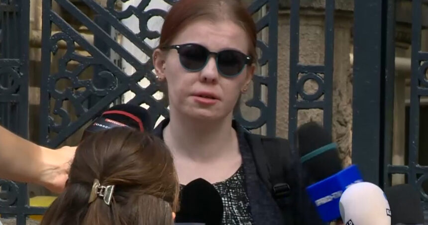 video prima declaratie a femeii prinse cu 6 cutite la intrarea in parlament erau obiecte vechi din perioada sovietica le aveam in portfard 68c41228a65e8