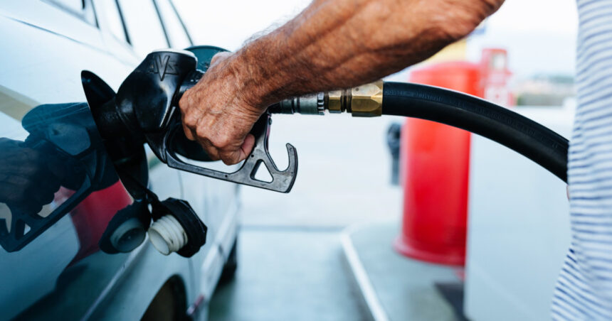 video romanii platesc pe carburanti mai mult decat soferii din polonia si spania cat a ajuns sa coste astazi plinul la masina 68d37717ec74e