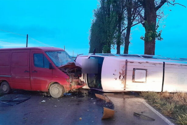 video teribil accident de circulatie pe dj 222 langa agighiol doua autovehicule s au ciocnit frontal 68c3deeacfc86