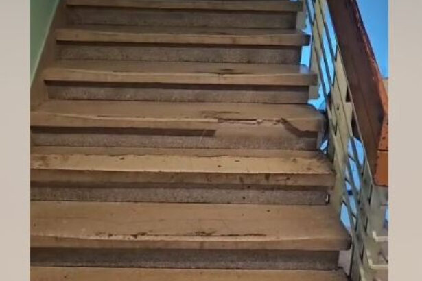 video un pacient a murit la spitalul din resita dupa ce o treapta s a rupt in timp ce barbatul cobora scarile politia a deschis o ancheta 68c8149d07378