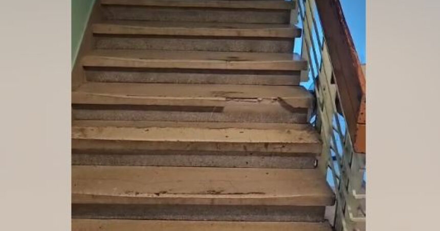 video un pacient a murit la spitalul din resita dupa ce o treapta s a rupt in timp ce barbatul cobora scarile politia a deschis o ancheta 68c8149d07378