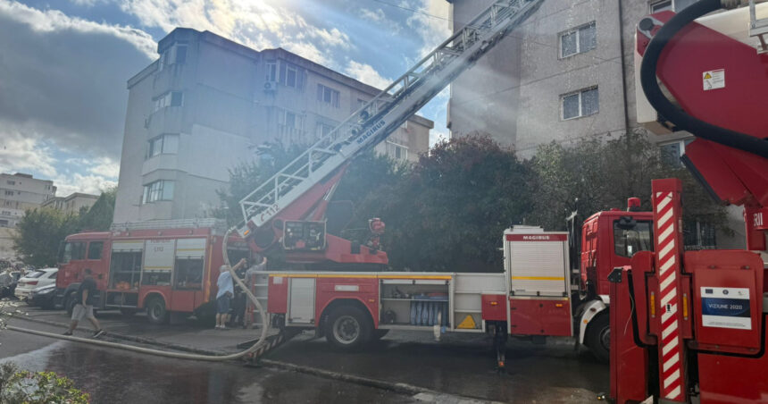 videofoto incendiu puternic la mansarda unui bloc din constanta un barbat in stare grava 68c6e644e1f96