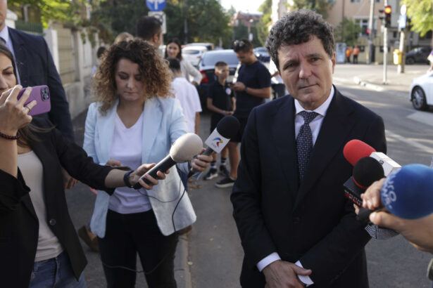 videofoto nicusor dan a deschis noul an scolar doar in calitate de parinte presedintele are o intalnire cu profesorii protestatari la ora 1330 68be9750e9602