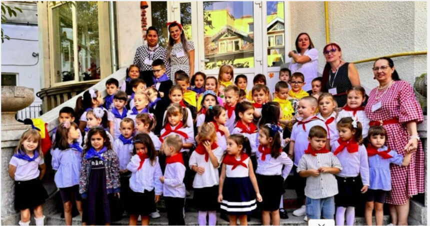 „Șoimii patriei” la o grădiniță din Satu Mare. Poliția a deschis dosar penal. „Un spectacol de propagandă comunistă”, acuză IICCMER. 1 videofoto soimii patriei la o gradinita din satu mare politia a deschis dosar penal un spectacol de propaganda comunista acuza iiccmer 68c05256d8e83