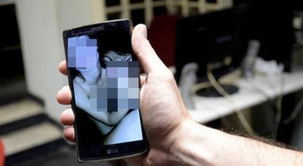 a descarcat mii de imagini porno cu minori dosarul tulceanului acuzat de pornografie infantila revine in camera preliminara 68eed70c1b412