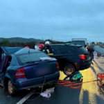 accident cumplit trei autoturisme s au ciocnit un barbat a murit si 6 persoane au ajuns la spital 68ea01ce4169b