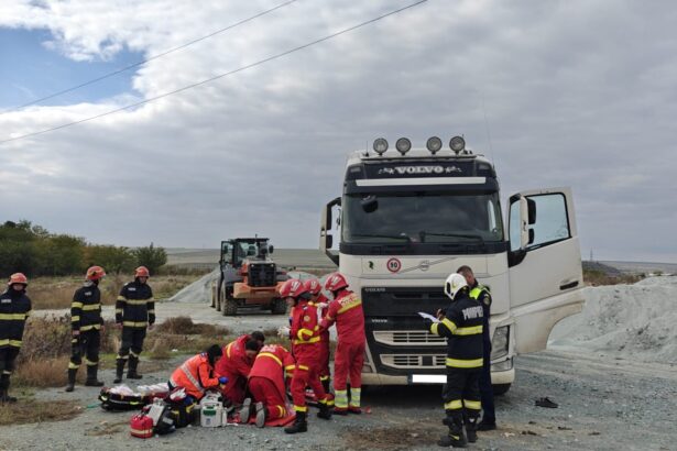 accident grav urmat de incendiu in satu nou soferul care a fost electrocutat se zbate intre viata si moarte 68f0ab679bbbb
