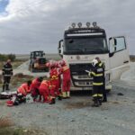 accident rutier urmat de incendiu in satu nou o basculanta a agatat firele electrice o persoana este inconstienta 68f0aa9fb8855
