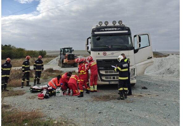 accident rutier urmat de incendiu in satu nou o basculanta a agatat firele electrice o persoana este inconstienta 68f0aa9fb8855