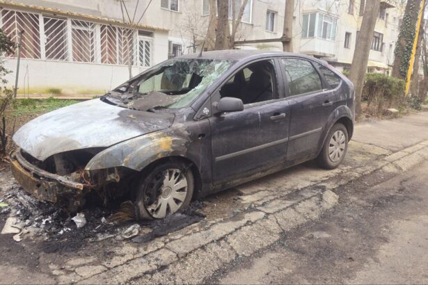 alerta la pompieri un autoturism a fost cuprins de flacari pe strada cismelei din constanta 68e13448ee2c9