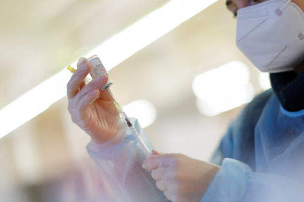 asistenta medicala din gorj condamnata la 7 ani de inchisoare pentru vaccinari fictive contra cost 68f252af233d7