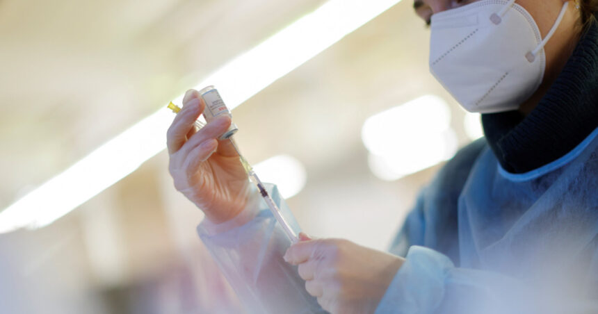 asistenta medicala din gorj condamnata la 7 ani de inchisoare pentru vaccinari fictive contra cost 68f252af233d7
