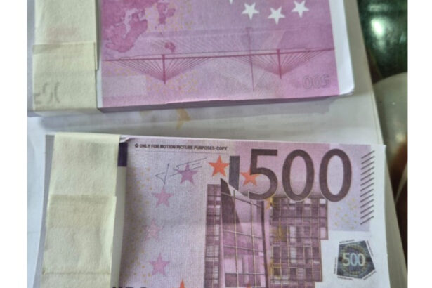 cantitate uriasa de bani falsi capturata in portul constanta aproape un miliard de euro era depozitat in zeci de cutii 68e90a31b5361