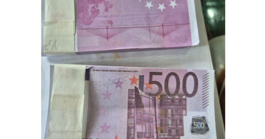 cantitate uriasa de bani falsi capturata in portul constanta aproape un miliard de euro era depozitat in zeci de cutii 68e90a31b5361