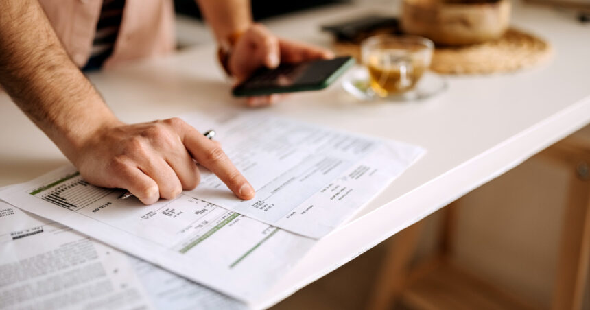 Ce reprezintă data scadentă a facturii de energie electrică și ce riscuri sunt asociate cu neplata acesteia la timp? 1 ce inseamna data scadenta a facturii de energie electrica ce riscuri implica neplata la timp 68fc4e892846e