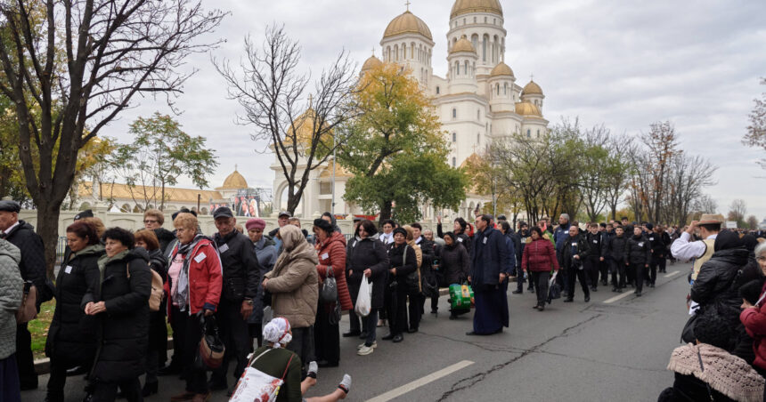 Cine este bărbatul reținut de jandarmi la Catedrala Națională pentru distribuirea de materiale legionare (surse) 1 cine este barbatul prins de jandarmi la catedrala nationala in timp ce distribuia materiale legionare surse 68ff9a49d33db