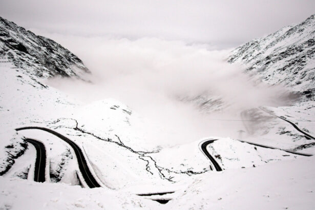 circulatia pe transfagarasan a fost inchisa temporar strat de zapada de 30 cm 68e6165c264c6