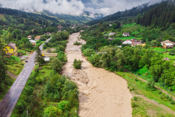 cod rosu de inundatii pe rauri din mai multe judete avertismentul hidrologilor si masurile anuntate 68de62ec8df2f