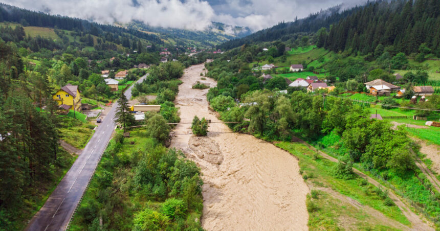 cod rosu de inundatii pe rauri din mai multe judete avertismentul hidrologilor si masurile anuntate 68de62ec8df2f