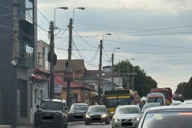 constanta accident grav pe i c bratianu intre un autobuz si un autoturism unul dintre soferi este inconstient 68dd1cd1068b6