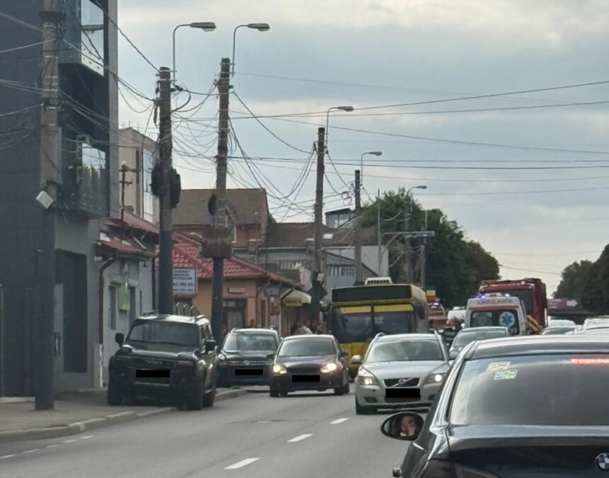 constanta accident grav pe i c bratianu intre un autobuz si un autoturism unul dintre soferi este inconstient 68dd1cd1068b6