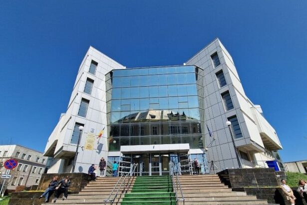 constanta barbatul care ar fi inchiriat mai multor persoane un apartament care nu exista vrea in libertate cine va lua decizia definitiva 68df6b41ca685