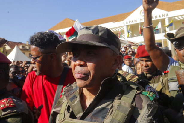 de la inchisoare la palatul prezidential cine este colonelul michael randrianirina noul conducator militar al madagascarului 68f31b124daaa
