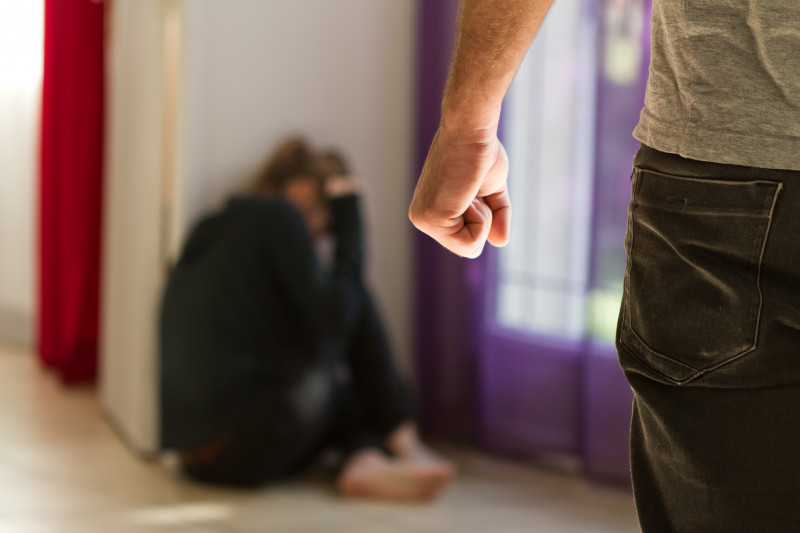 dependent de droguri si violent un tanar constantean condamnat pentru tentativa de omor si a terorizat mama si sora 68ed7e8469b57