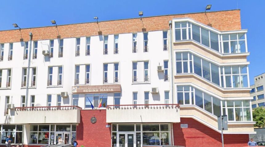 dezbatere educativa la colegiul national de arte regina maria elevii primesc lectii de istorie si civism de la adrian cioroianu 68ee5c5452e8c